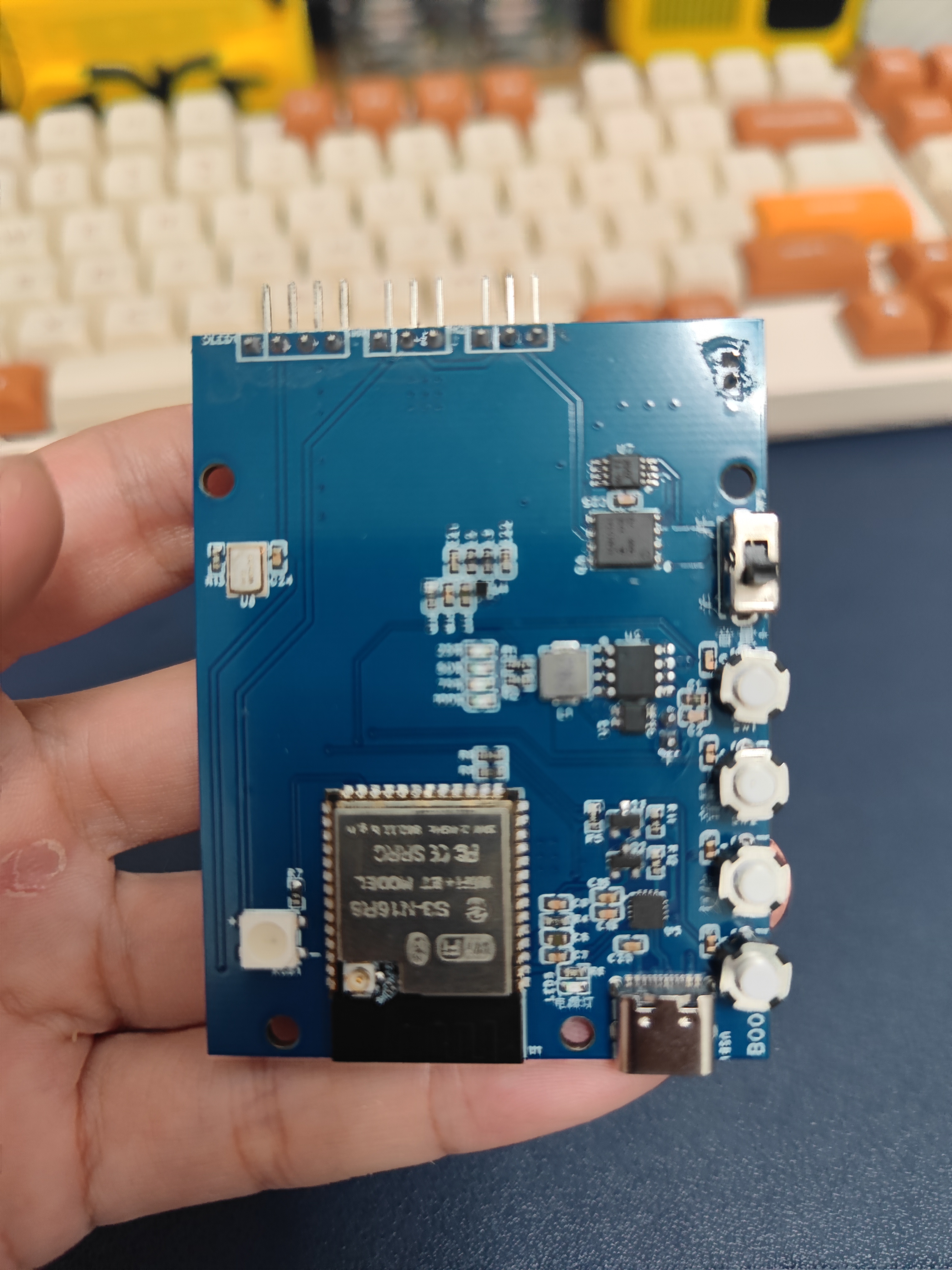 ESP32-S3 DeskEmoji 主板正面