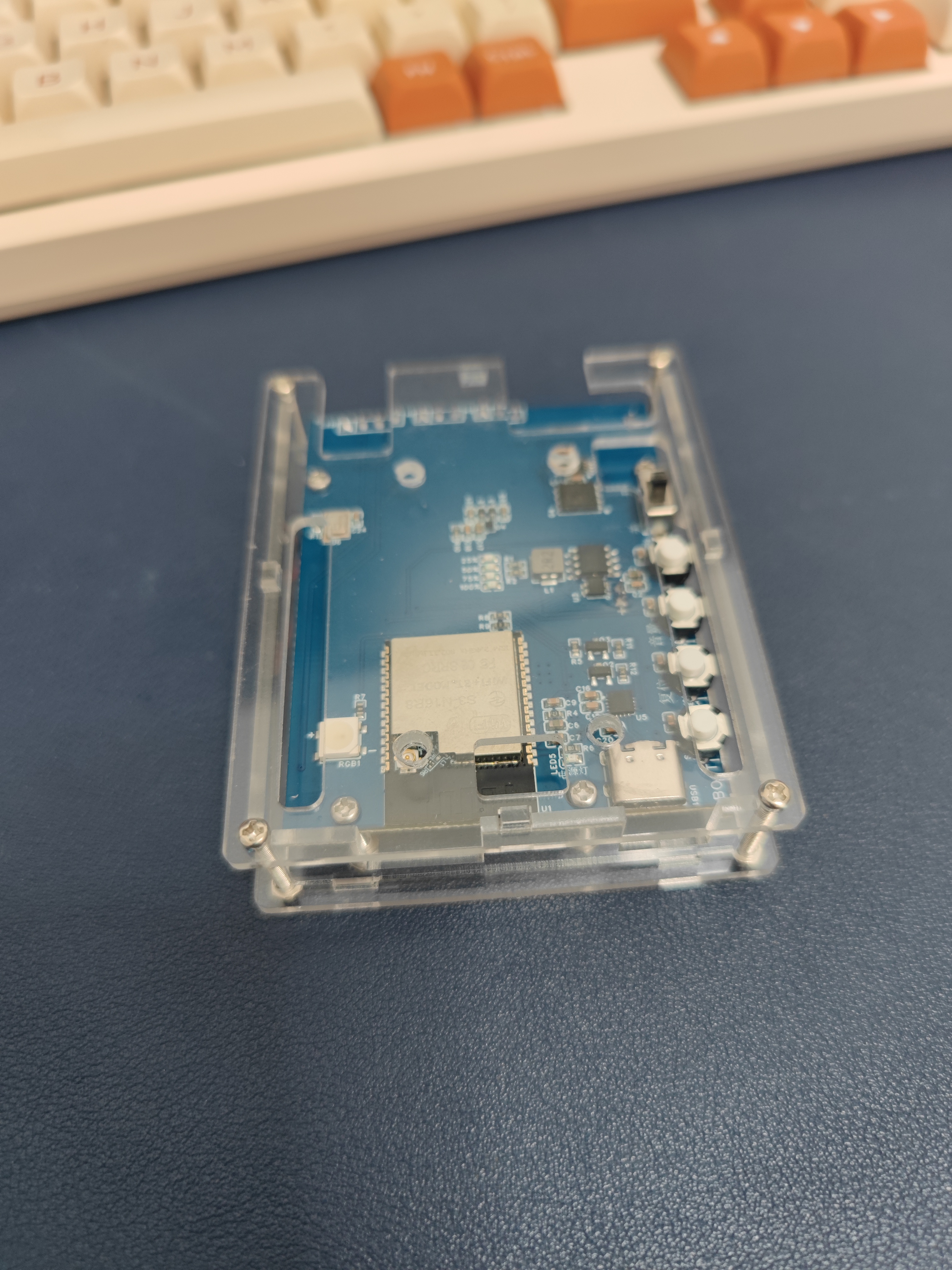 ESP32-S3 主板装入 UNO 透明外壳