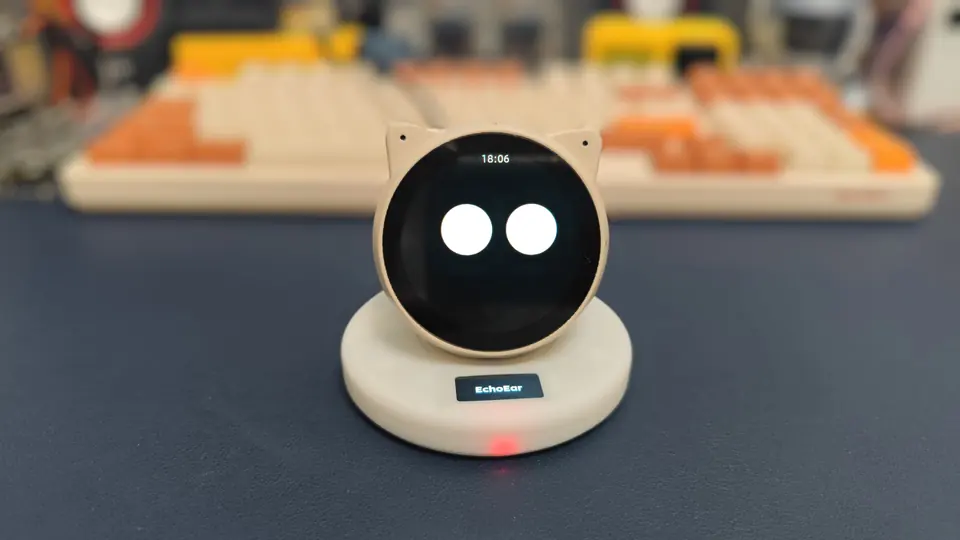 EchoEar 喵伴与旋转底座实拍