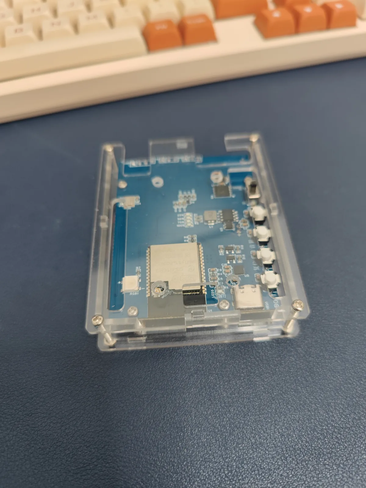 ESP32-S3 主板装入 UNO 透明外壳