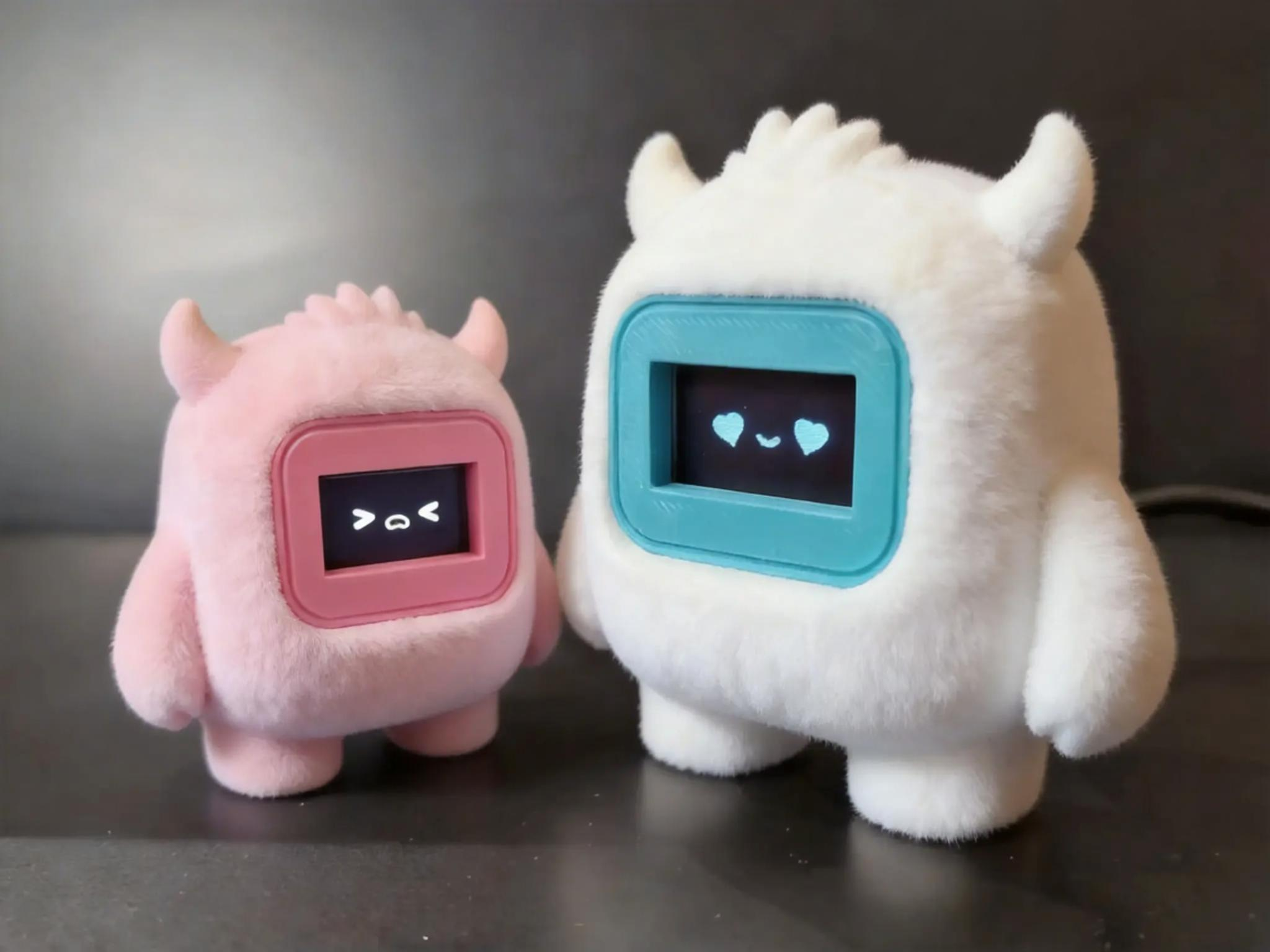 粉色和白色两款 YETI 交互机器人
